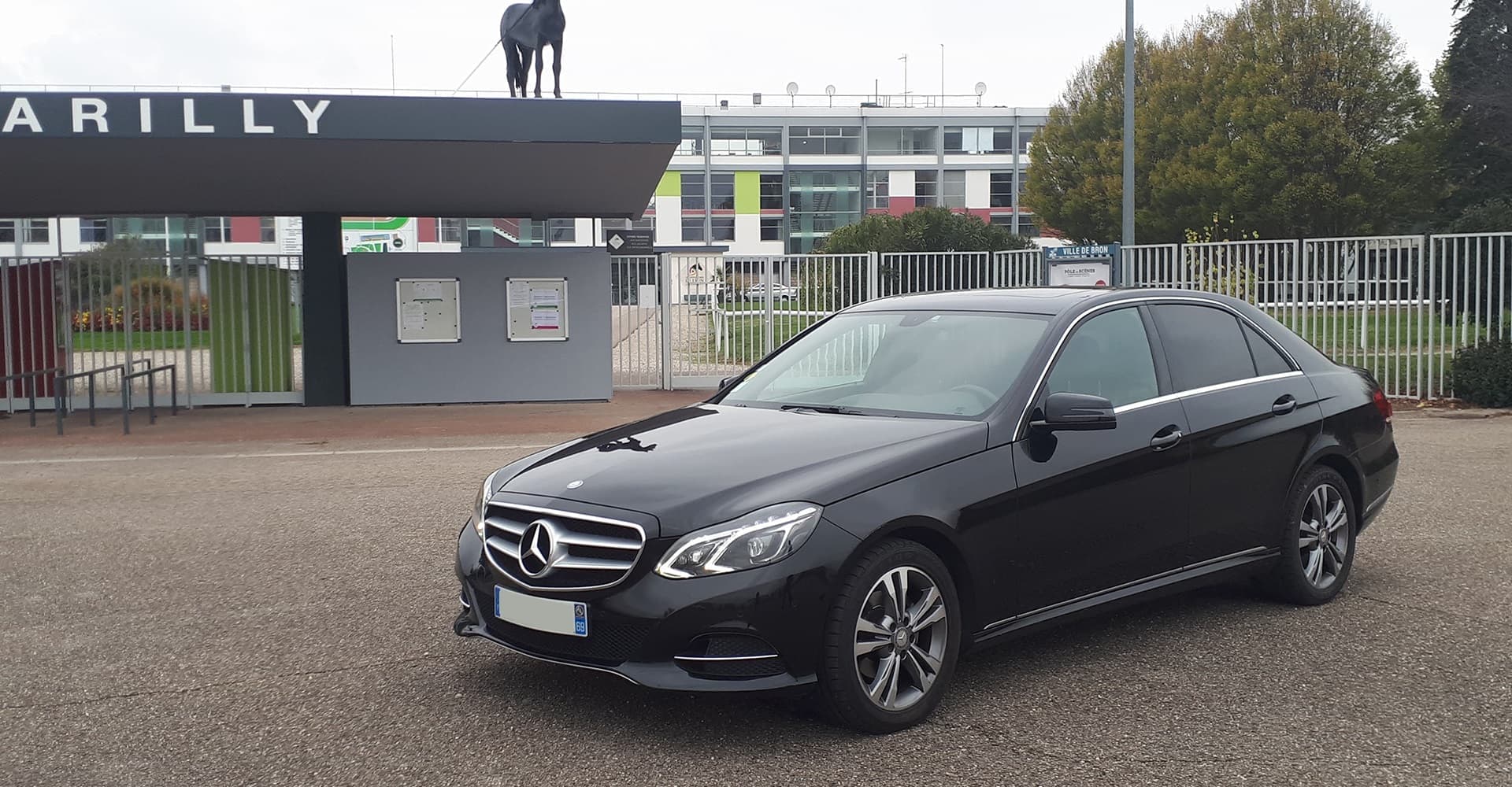 Vtc Lyon Reserver Chauffeur Et Vehicule Haut De Gamme 24h 7j Ajis